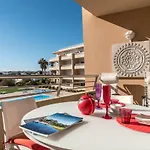 Appartement Stilysh 1br Pool & Private Parking Walk To 150m And Center Sleeps 4 (adults Only)