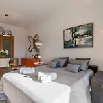 Stilysh 1br Pool & Private Parking Walk To 150m And Center Sleeps 4 (adults Only) Appartement Albufeira