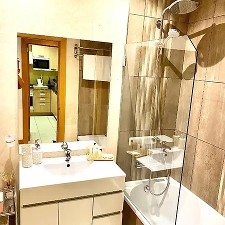 Beachfront Flat, Private Parking, Pools, Sea At Less Than 200 M (adults Only) * Albufeira