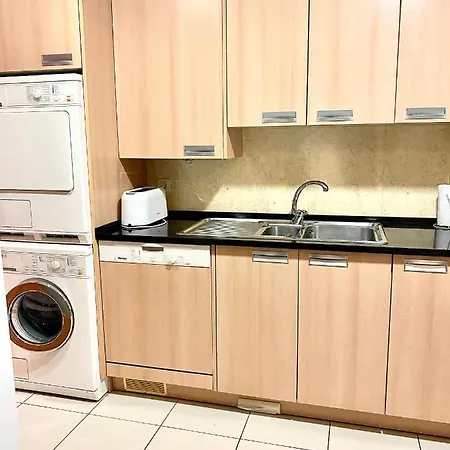 Apartment Stilysh 1br Pool & Private Parking Walk To 150m And Center Sleeps 4 (adults Only) *