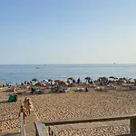 Апартаменти Stilysh 1br Pool & Private Parking Walk To 150m And Center Sleeps 4 (adults Only) *