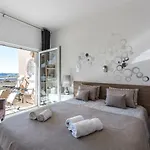 Stilysh 1br Pool & Private Parking Walk To 150m And Center Sleeps 4 (adults Only) Апартаменти *