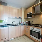 Apartament Stilysh 1br Pool & Private Parking Walk To 150m And Center Sleeps 4 (adults Only)
