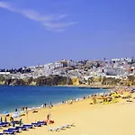 Stilysh 1br Pool & Private Parking Walk To 150m And Center Sleeps 4 (adults Only) Апартаменти