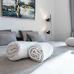 Stilysh 1br Pool & Private Parking Walk To 150m And Center Sleeps 4 (adults Only) Апартаменти