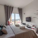 Stilysh 1br Pool & Private Parking Walk To 150m And Center Sleeps 4 (adults Only) Albufeira