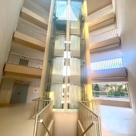 Beachfront Flat, Private Parking, Pools, Sea At Less Than 200 M (adults Only) شقة