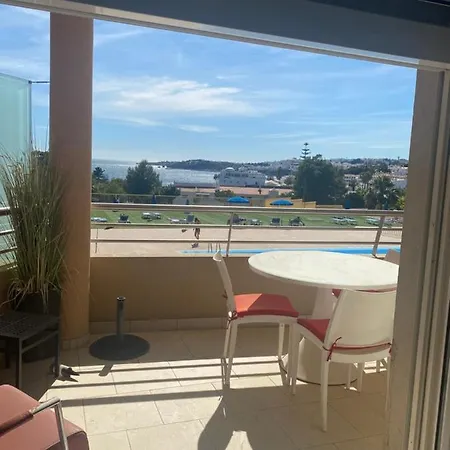 Stilysh 1br Pool & Private Parking Walk To 150m And Center Sleeps 4 (adults Only) Apartmán Albufeira