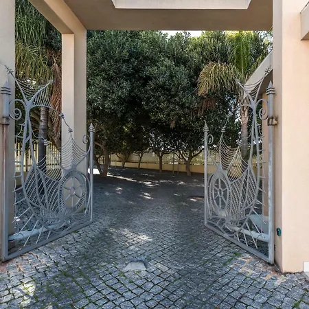 Beachfront Flat, Private Parking, Pools, Sea At Less Than 200 M (adults Only) شقة البوفيرا