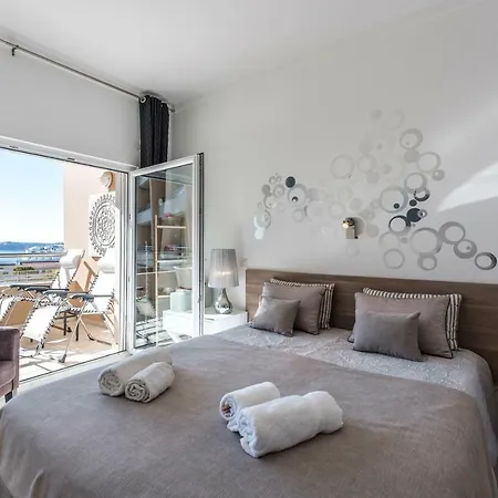 Beachfront Flat, Private Parking, Pools, Sea At Less Than 200 M (adults Only) شقة *