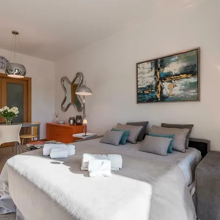 Beachfront Flat, Private Parking, Pools, Sea At Less Than 200 M (adults Only) Appartement Albufeira