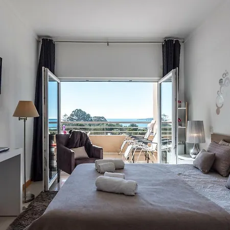 شقة Beachfront Flat, Private Parking, Pools, Sea At Less Than 200 M (adults Only)