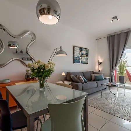 Beachfront Flat, Private Parking, Pools, Sea At Less Than 200 M (adults Only) Appartement Albufeira