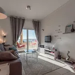 Stilysh 1br Pool & Private Parking Walk To 150m And Center Sleeps 4 (adults Only) Apartman *