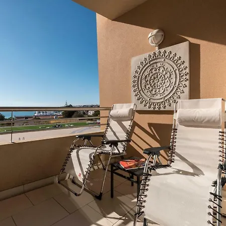 Stilysh 1br Pool & Private Parking Walk To 150m And Center Sleeps 4 (adults Only) Διαμέρισμα Αλμπουφέιρα