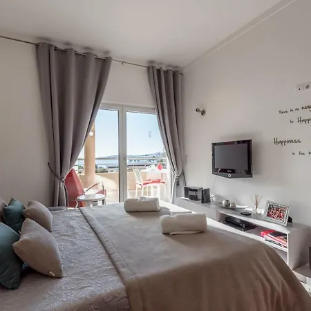 Stilysh 1br Pool & Private Parking Walk To 150m And Center Sleeps 4 (adults Only) Αλμπουφέιρα